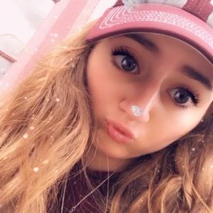 Meet your Posher, Kayla